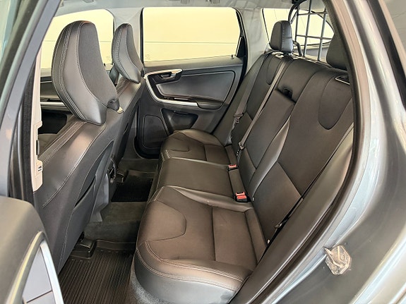 Volvo XC60 10 of 13