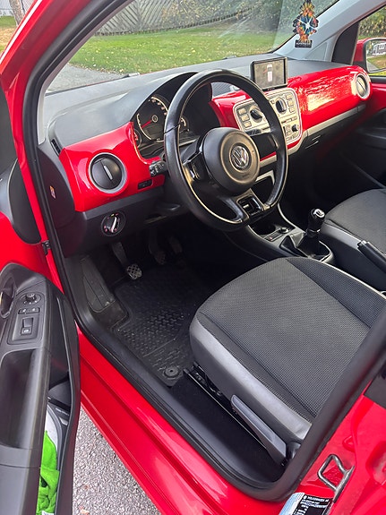 Volkswagen UP! 7 of 11