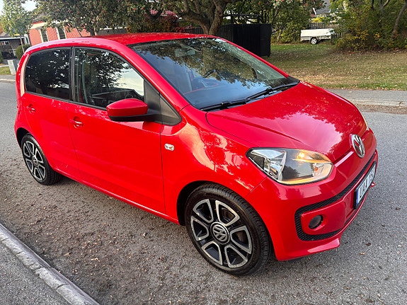 Volkswagen UP! 2 of 11