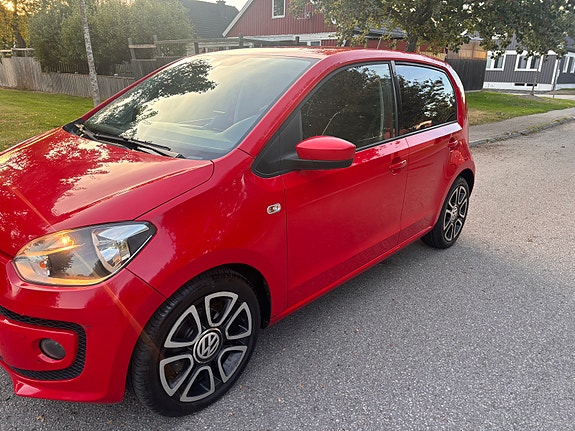 Volkswagen UP! 3 of 11