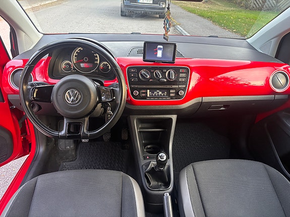 Volkswagen UP! 9 of 11