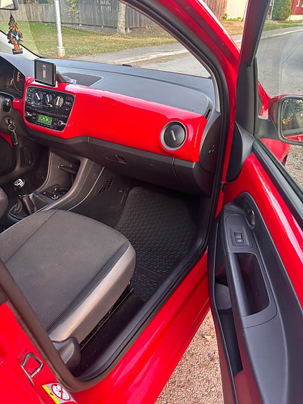 Volkswagen UP! 8 of 11