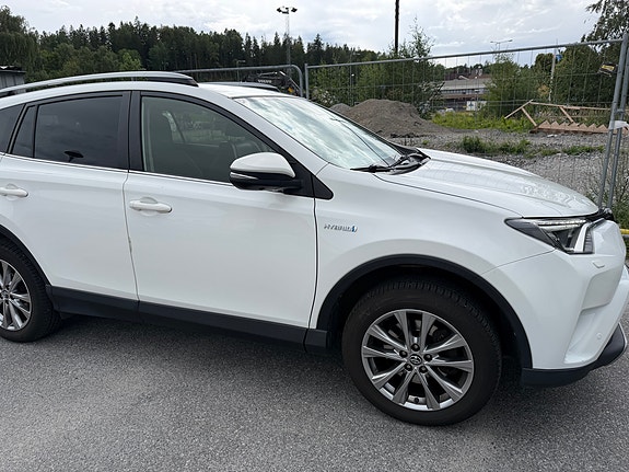 Toyota RAV4 4 of 14