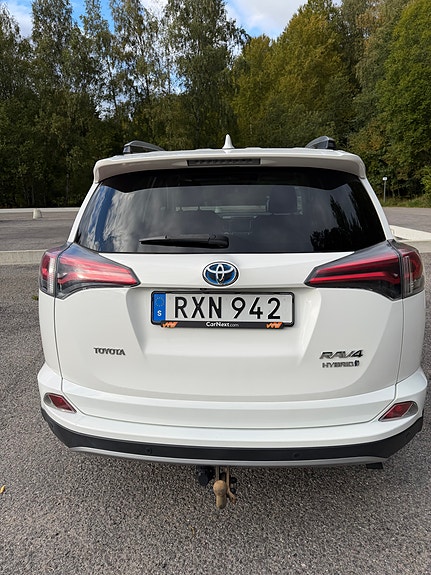Toyota RAV4 7 of 14