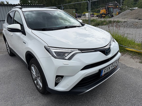 Toyota RAV4 3 of 14