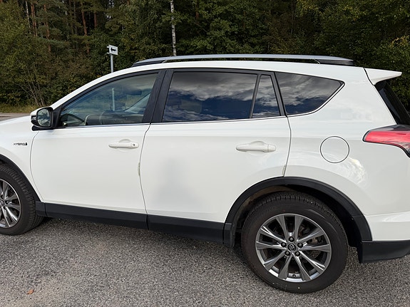 Toyota RAV4 6 of 14