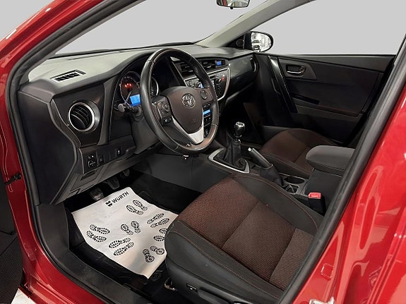 Toyota Auris 13 of 18