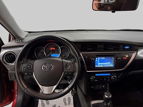 Toyota Auris 14 of 18