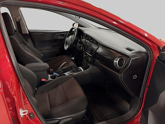 Toyota Auris 9 of 18