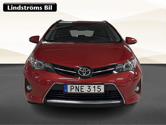 Toyota Auris 8 of 18