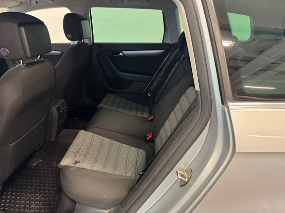 Volkswagen Passat 7 of 15