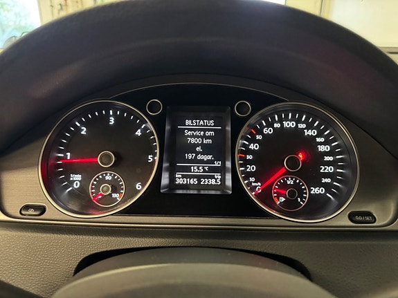 Volkswagen Passat 14 of 15