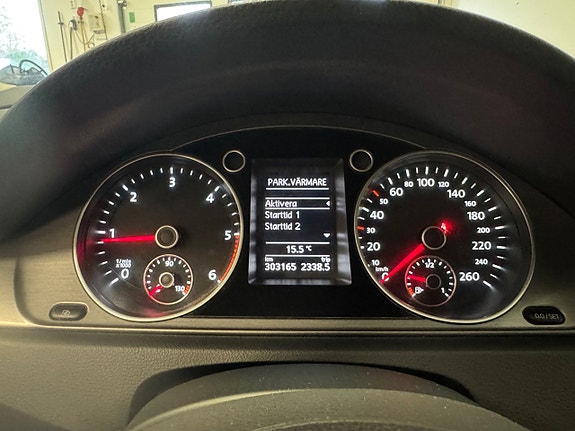 Volkswagen Passat 13 of 15