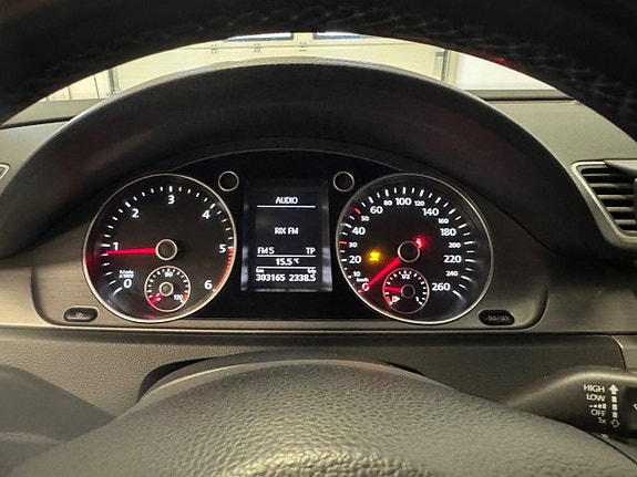 Volkswagen Passat 9 of 15