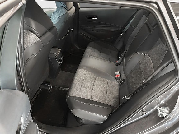 Toyota Corolla 8 of 11