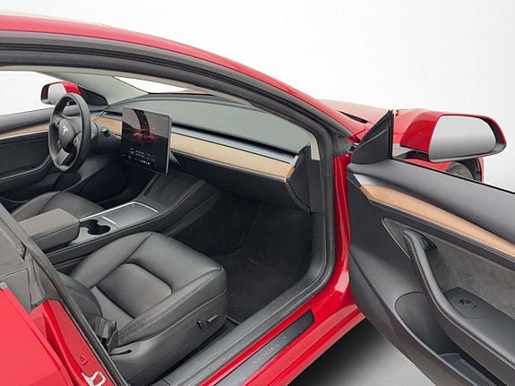 Tesla Model 3 18 of 30