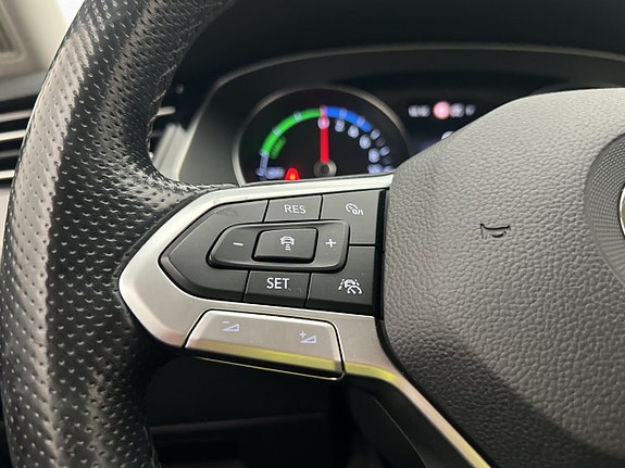 Volkswagen Passat 20 of 30