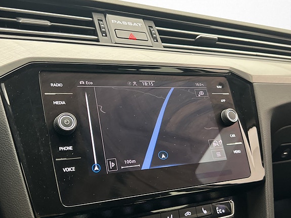 Volkswagen Passat 17 of 30