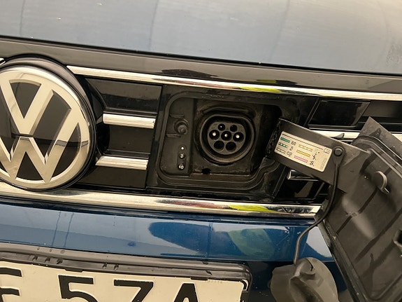 Volkswagen Passat 12 of 30