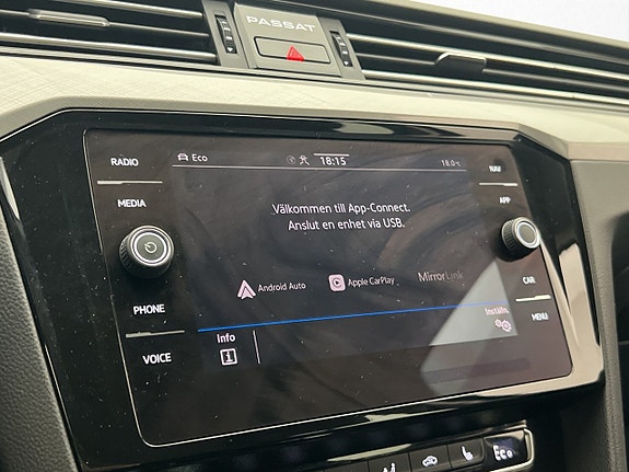 Volkswagen Passat 18 of 30