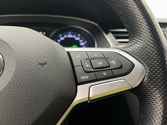 Volkswagen Passat 22 of 30