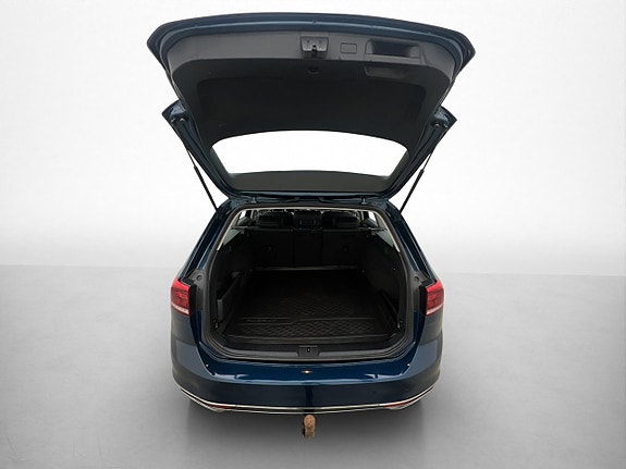 Volkswagen Passat 10 of 30