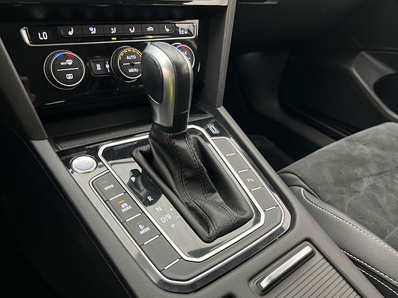 Volkswagen Passat 24 of 30
