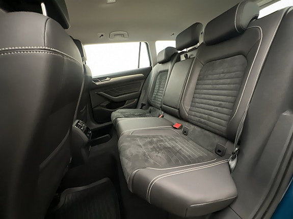 Volkswagen Passat 16 of 30