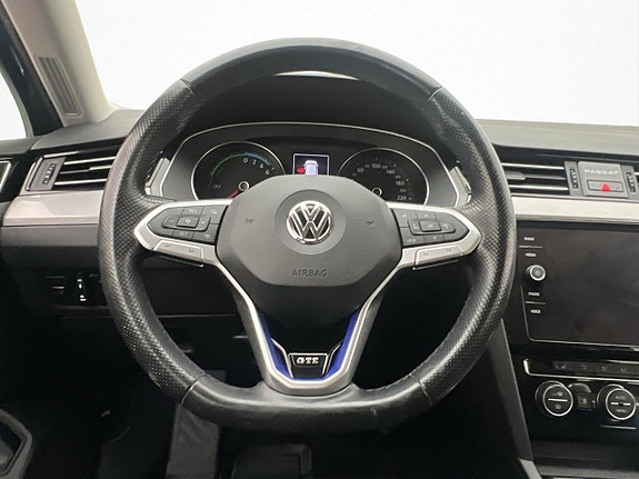 Volkswagen Passat 21 of 30