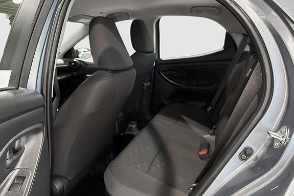 Toyota Yaris 8 of 11