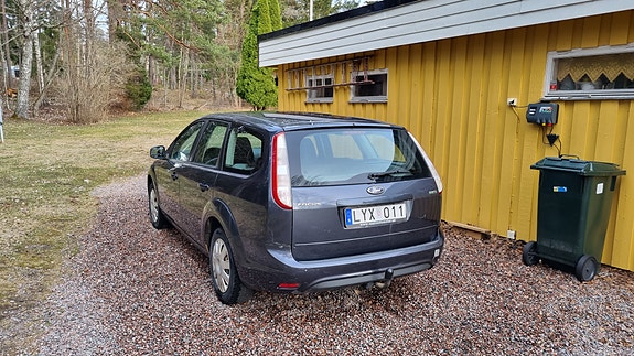 Ford Focus 2 of 6