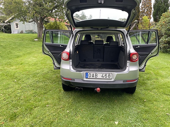 Volkswagen Tiguan 2 of 4