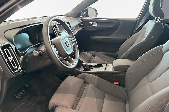 Volvo EX40 7 of 29
