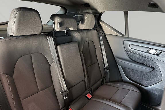 Volvo EX40 11 of 29
