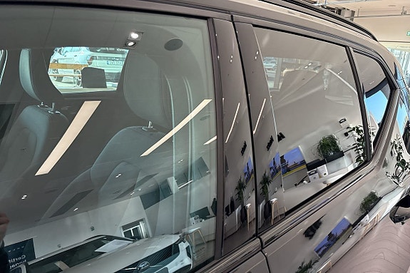 Volvo EX40 16 of 29