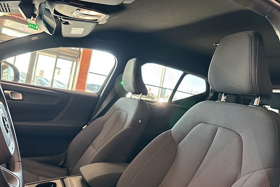 Volvo EX40 18 of 29