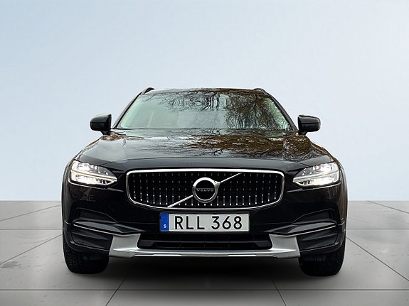 Volvo V90 Cross Country 2 of 22