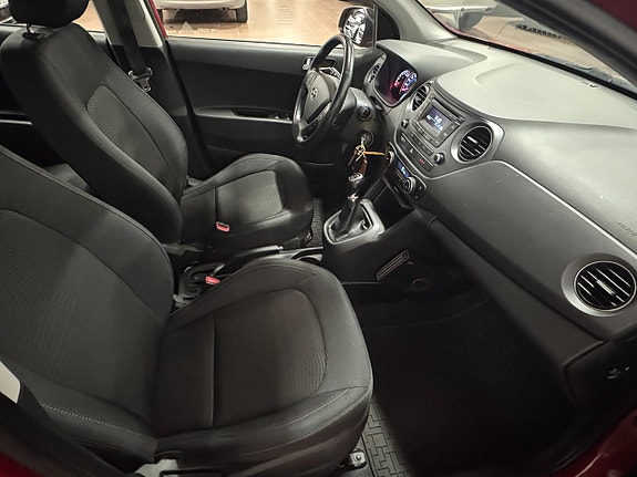 Hyundai i10 8 of 10
