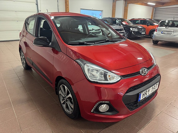 Hyundai i10 2 of 10