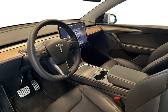 Tesla Model Y 12 of 30