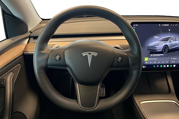 Tesla Model Y 14 of 30