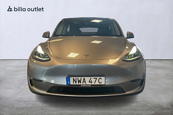 Tesla Model Y 9 of 30
