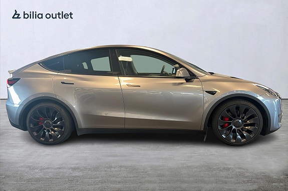 Tesla Model Y 7 of 30