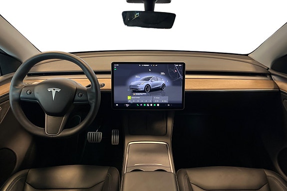 Tesla Model Y 13 of 30