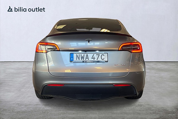Tesla Model Y 5 of 30