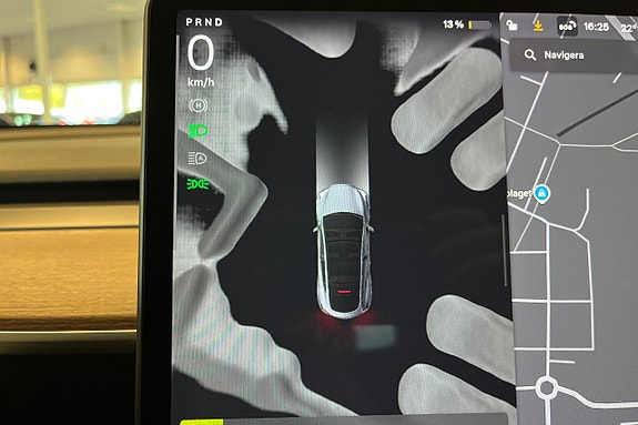 Tesla Model Y 15 of 30