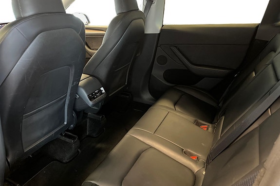 Tesla Model Y 26 of 30