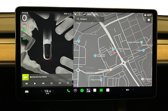 Tesla Model Y 16 of 30
