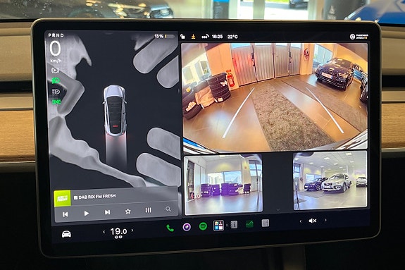 Tesla Model Y 17 of 30