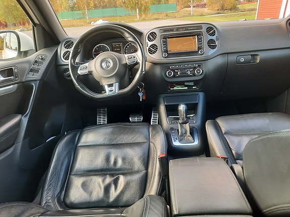 Volkswagen Tiguan 2 of 6